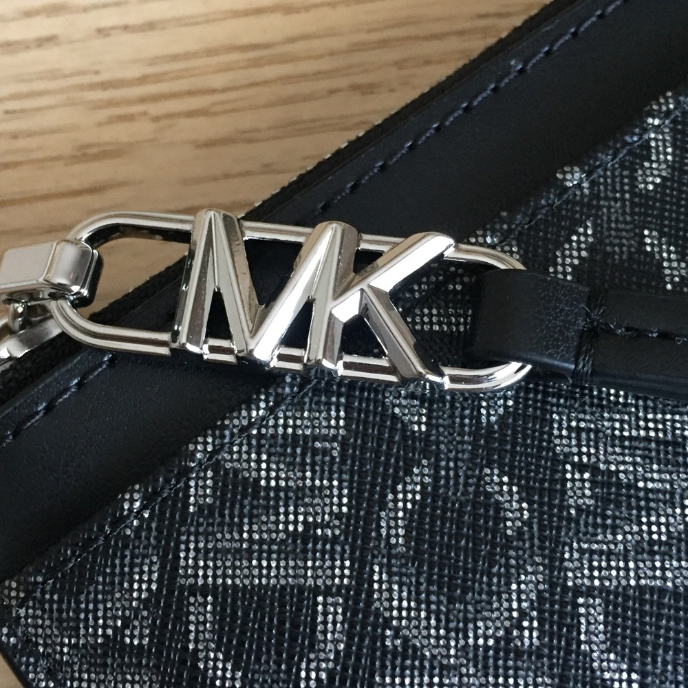 Michael Kors Empire Black Silver Card Case - Picture 5 of 7